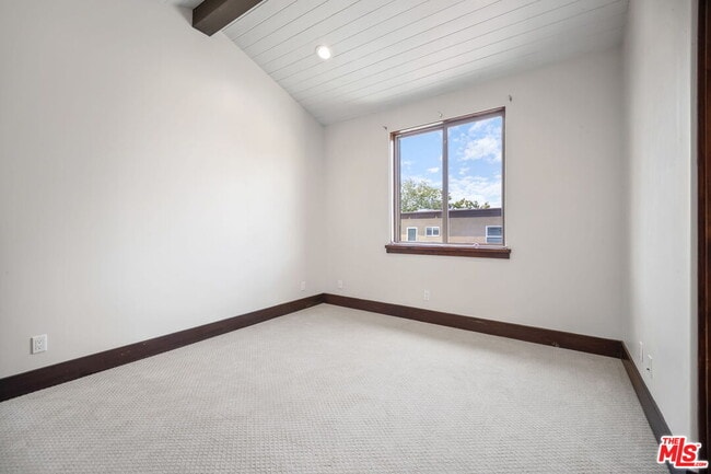 Building Photo - 2901 Oak Ave