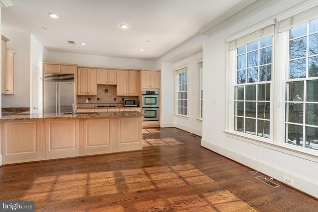 Building Photo - 720 Carpenter Rd