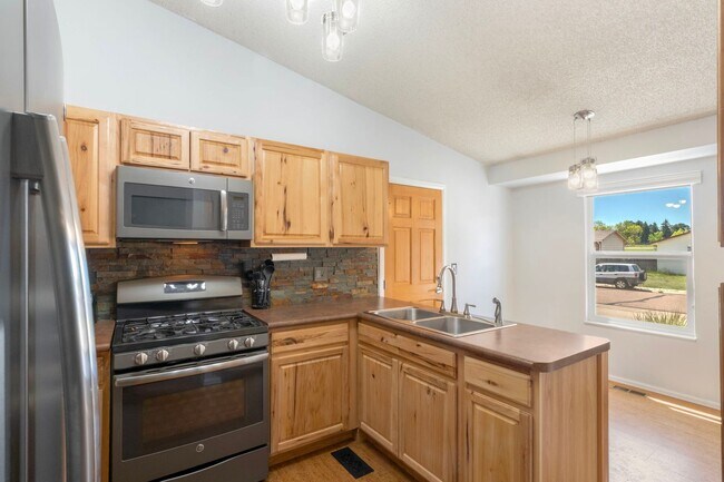 Building Photo - 3117 Moonbeam Cir S