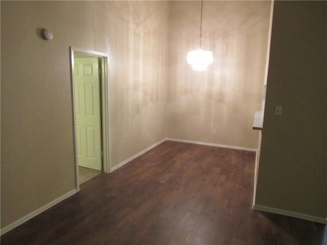 Building Photo - 2129 Andover Dr