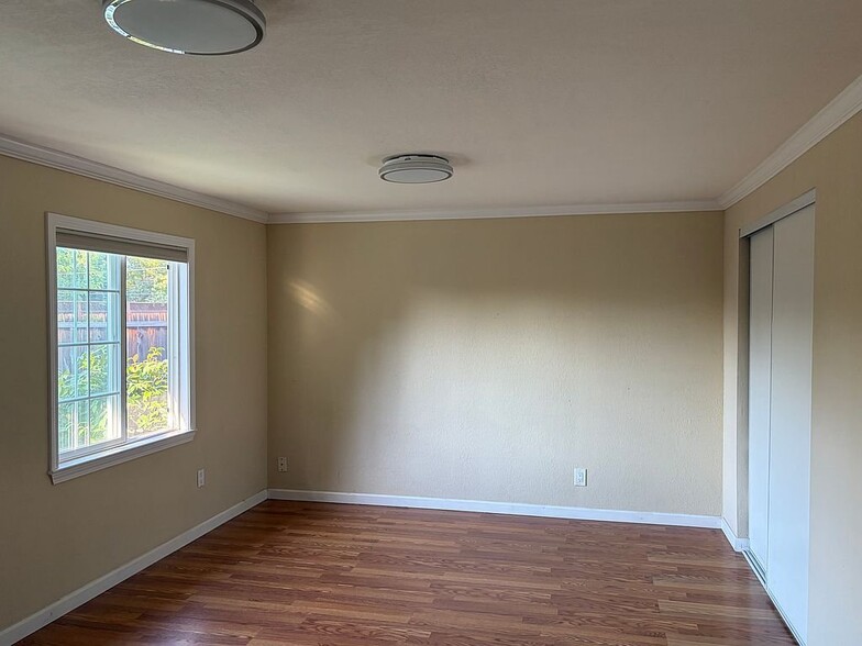 Building Photo - 1695 Merrill Dr