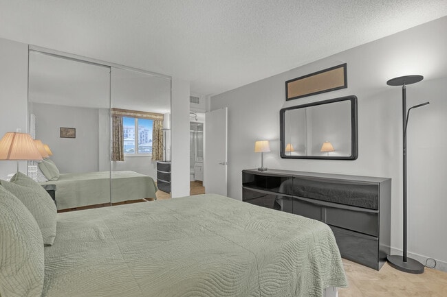 Building Photo - 125 S Ocean Ave