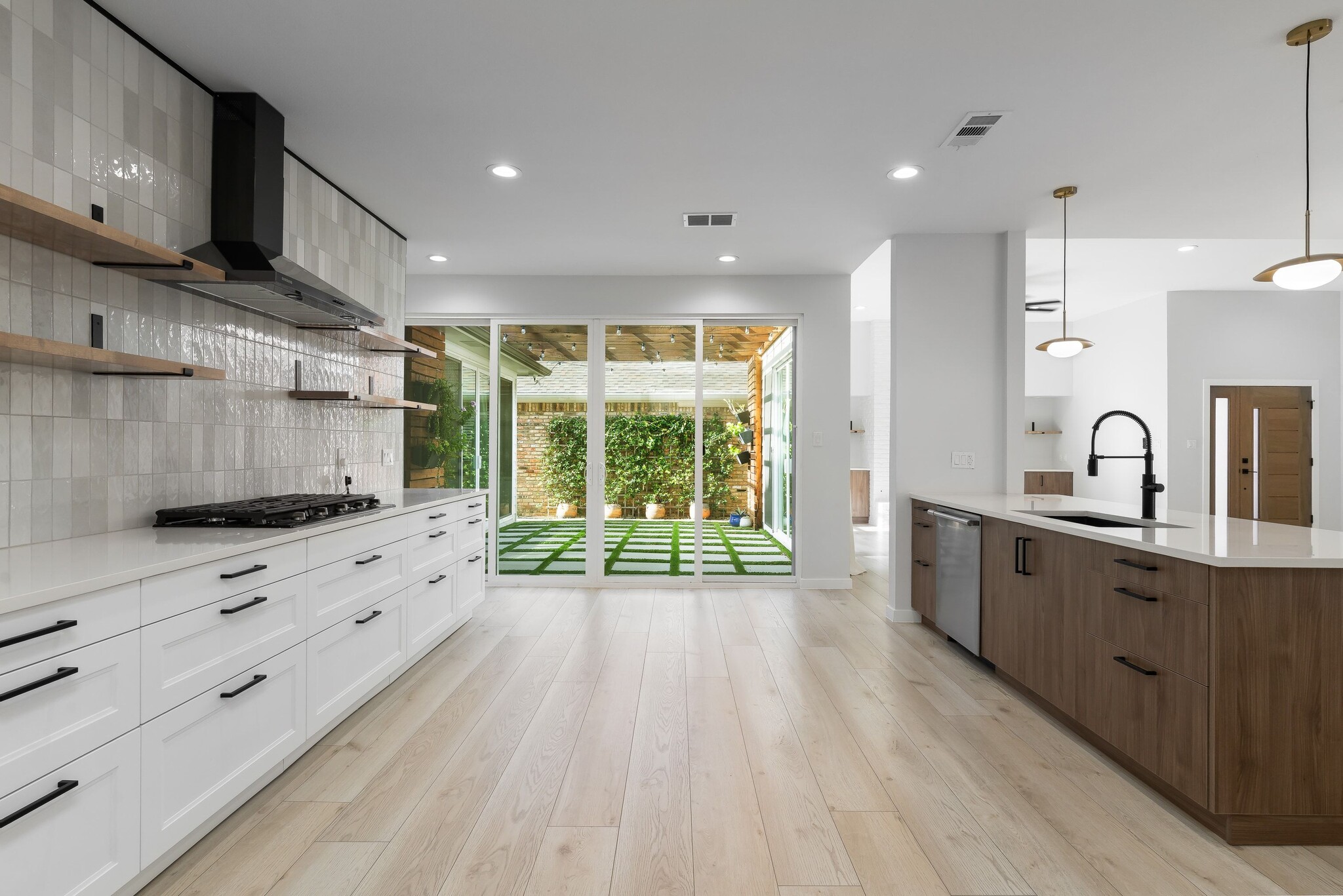 Building Photo - 14140 Regency Pl