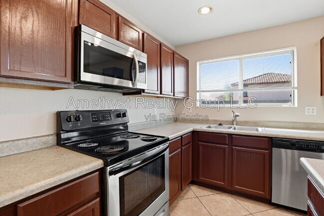 Building Photo - 5931 W Albeniz Pl