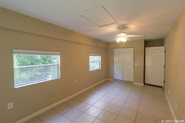 Building Photo - 2925