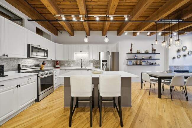 Building Photo - 520 W Huron St