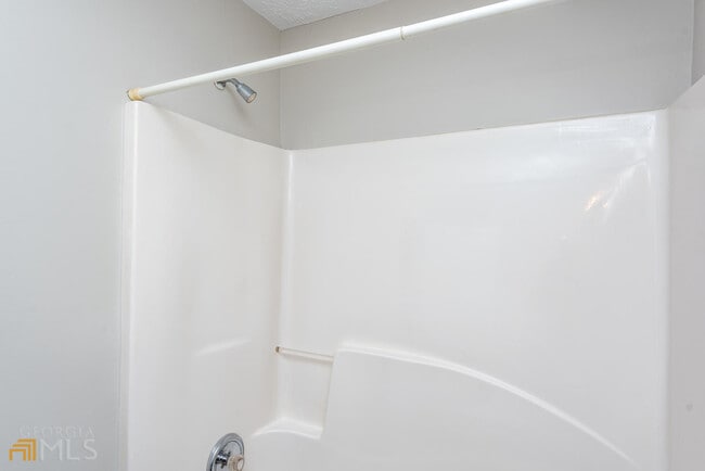 Building Photo - 246 Village Square Dr