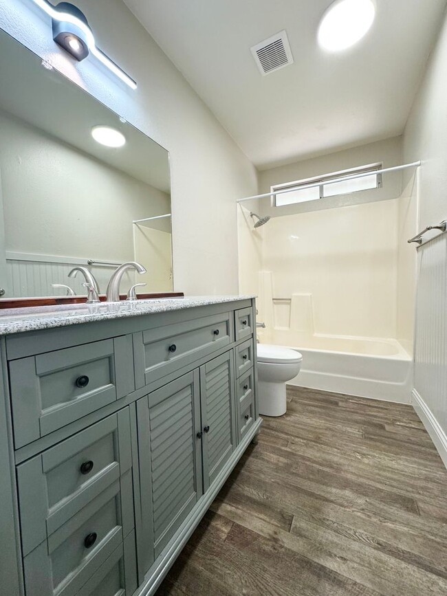 Building Photo - Private Renovated Home in Westside Redding