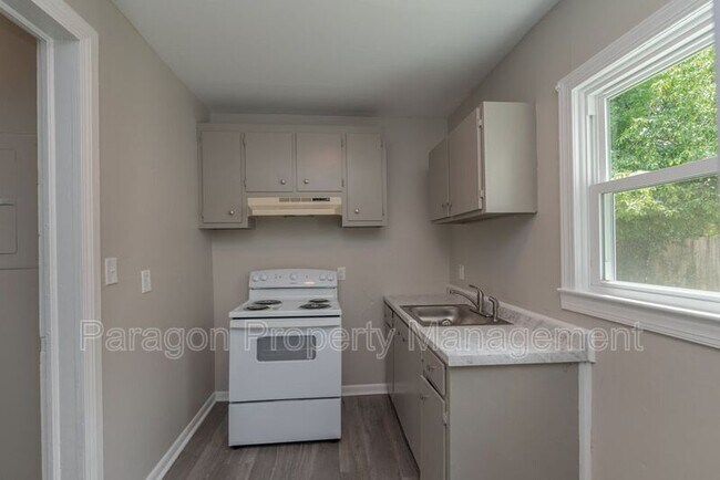 Building Photo - 2158 Broad St