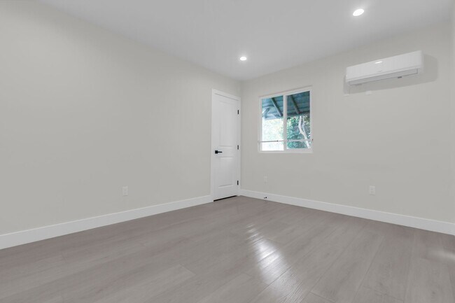 Building Photo - 4059 Denker Ave