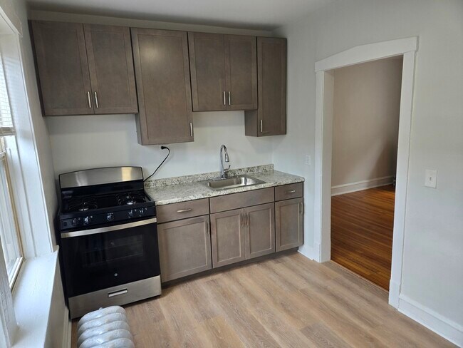 Building Photo - 4827 N Springfield Ave