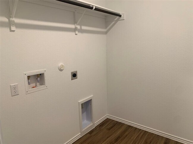 Building Photo - 530 Jack Ryan