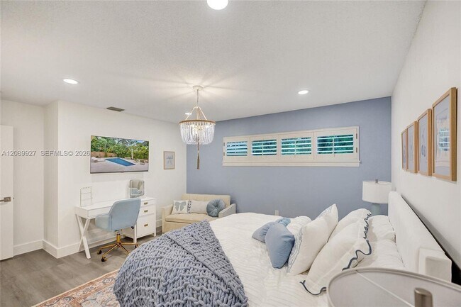 Building Photo - 2360 Tigertail Ave