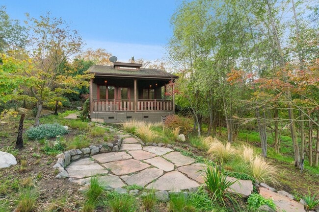 Building Photo - 385 Moraga Ave