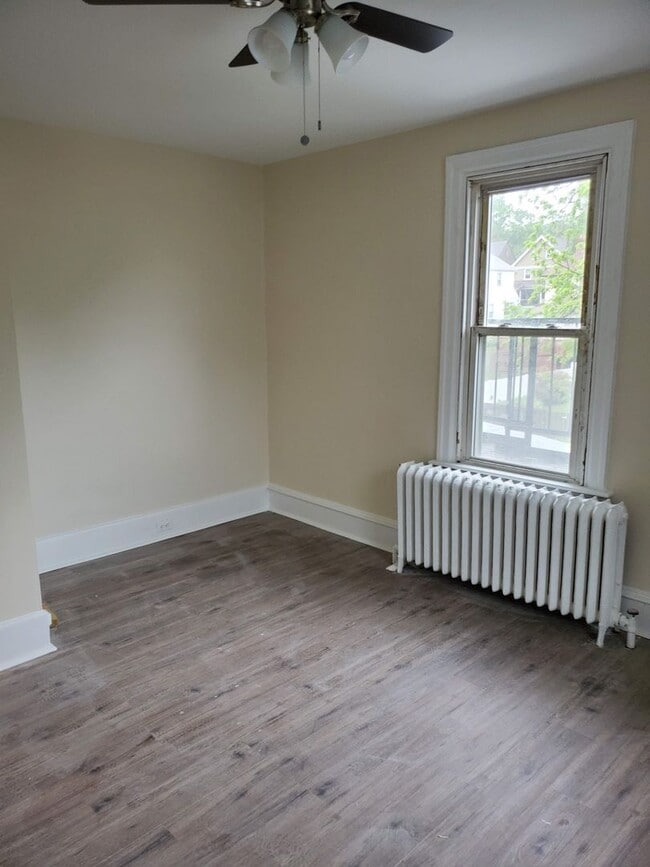 Building Photo - 2213 Mt Carmel Ave