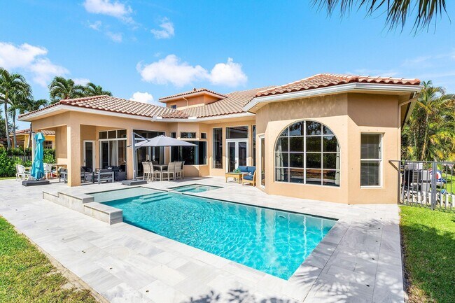 Building Photo - 3381 Lago De Talavera