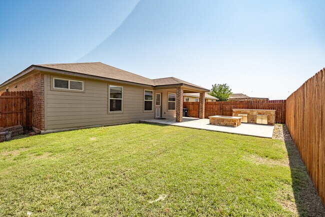 Building Photo - 121 Hematite Ln