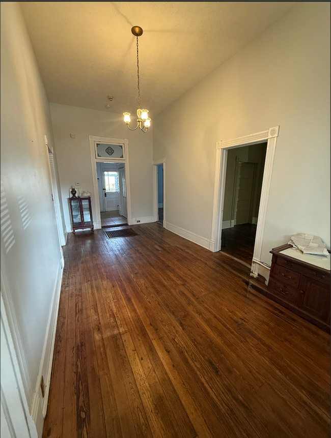 Building Photo - 2 bed/ 2 bath downtown home!