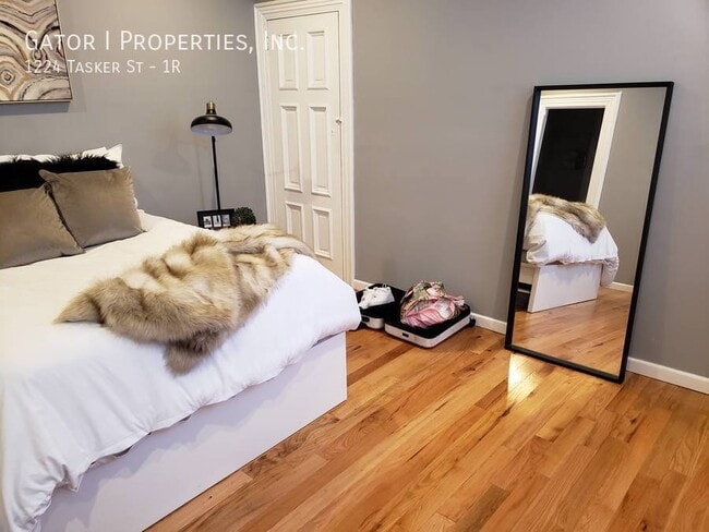 Building Photo - 1224 Tasker St