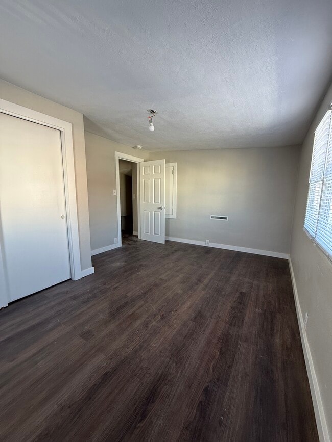 Building Photo - 336 Smith St