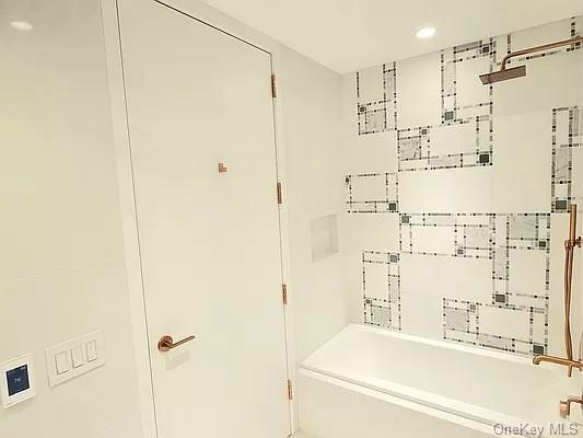 Building Photo - 445 Albee Square W