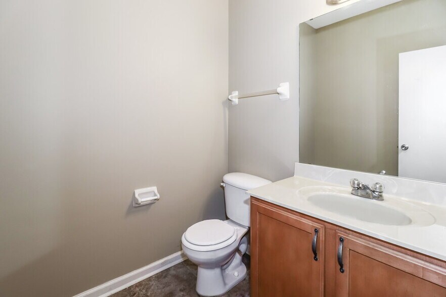 Building Photo - 2680 Bending Elm Dr