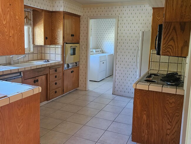 Building Photo - 1216 W Keats Ave