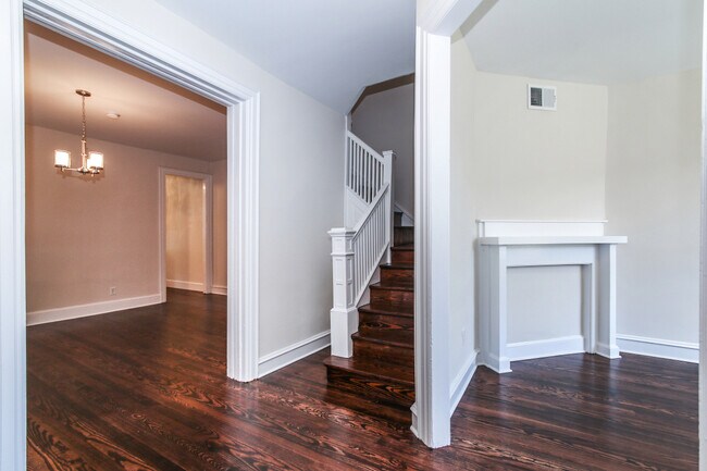 Building Photo - Renovated Columbia Heights 3BD Rowhome wit...