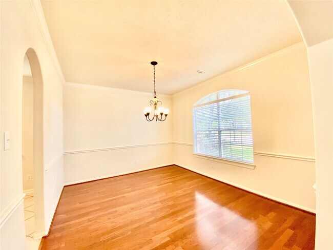 Building Photo - 5518 Chantel Way