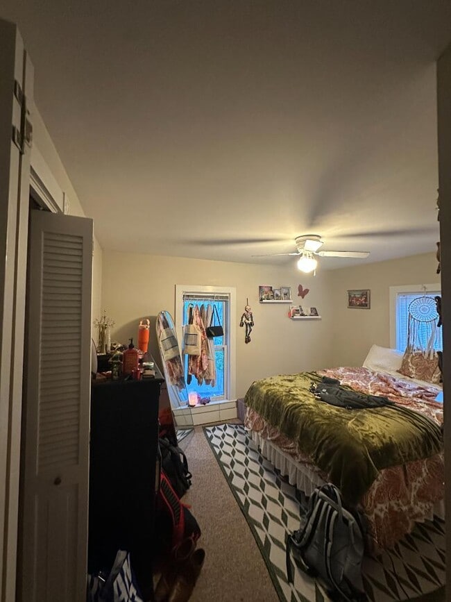 Building Photo - 813 Maine St