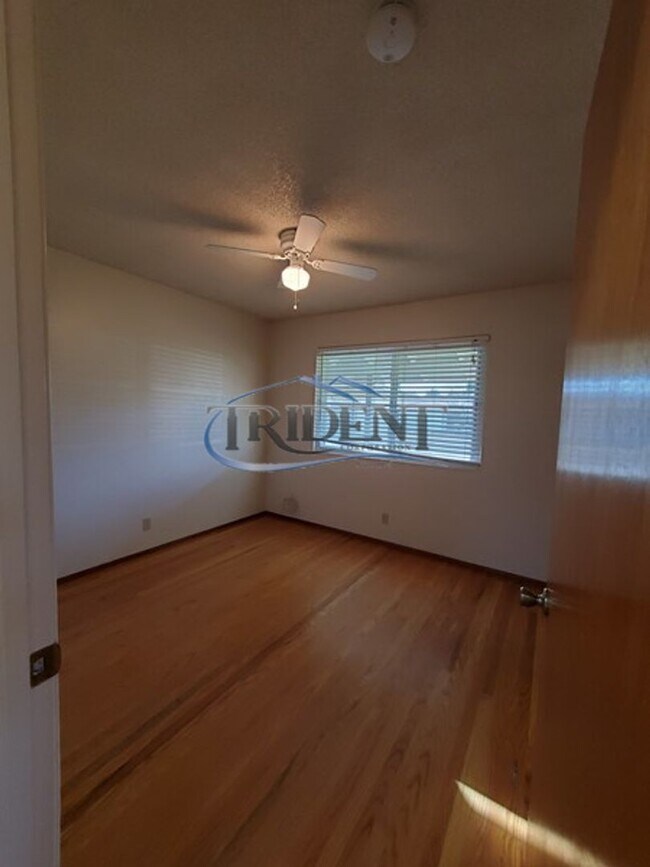 Building Photo - This is a cute 4 bedroom, 2 bath house in an established Woodland community