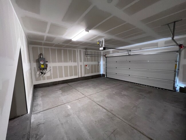 Building Photo - CASA BELLA COMMUNITY 3 BEDROOM 2.5 BATH LO...