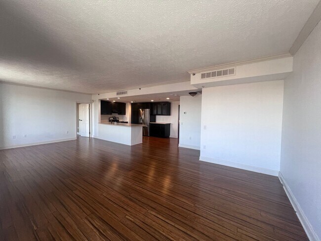 Building Photo - Downtown Grand Rapids condo overlooking th...