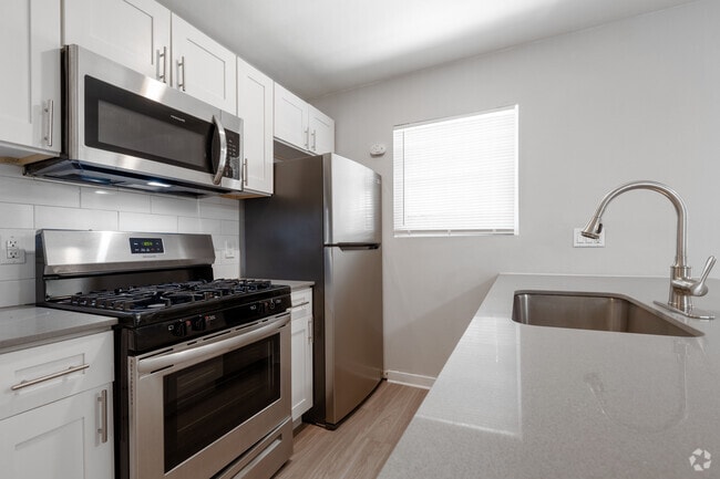 1BR, 1BA -645SF - Mueller Square