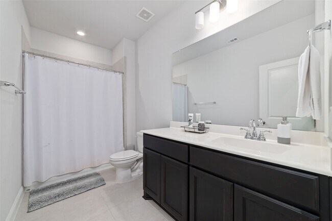 Building Photo - 728 Lake Lacosta Dr