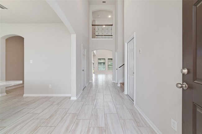 Building Photo - 18511 Grand Spanish Oak Ct
