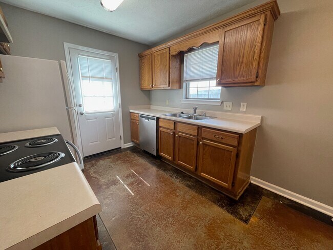 Building Photo - 570 Cherub Ct