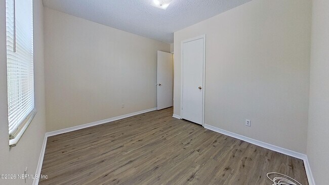 Building Photo - 480 Bentwood Ln