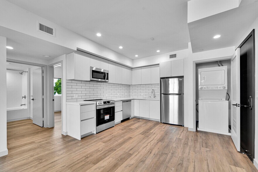 Building Photo - 1240 Magnolia Ave