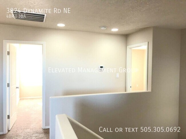 Building Photo - Spacious 4 bedroom Rio Rancho home. Large ...