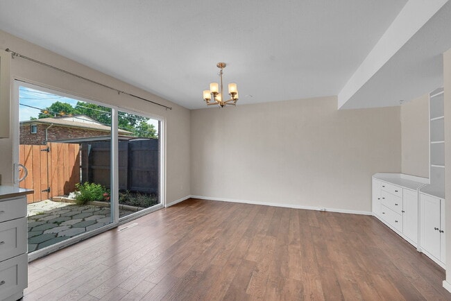 Building Photo - $2,550.00 - 4 Bedrooms, 2.5 Bathroom, Town...