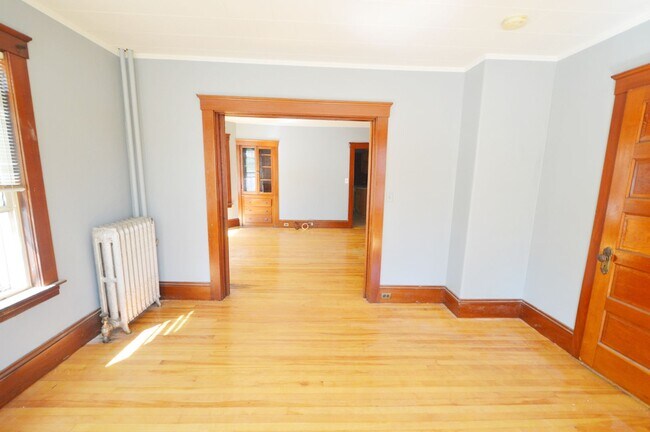 Building Photo - 53 Forest St