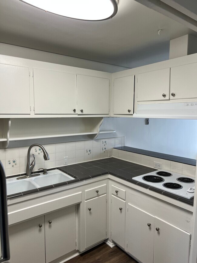 Rt side of kitchen - 1944 Maple Ave