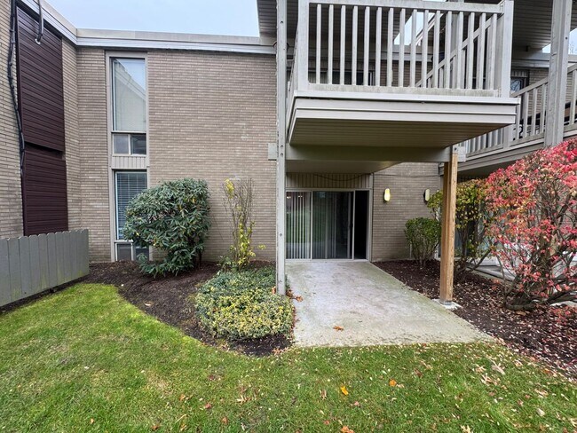 Building Photo - Charming 2-Bedroom Property (Water, Trash and Recycling and Sewer taken care by HOA)