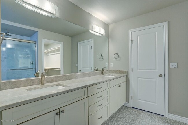 Building Photo - Live in luxury and style in this new, modern 4 bedroom home with upgraded everything, mountain vi...