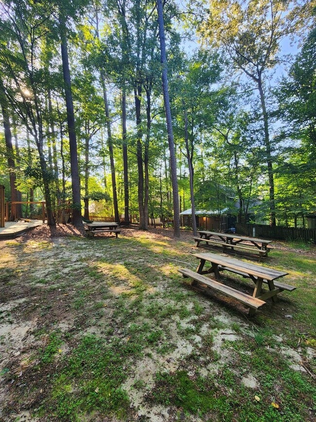 Building Photo - 115 Creekview Cir
