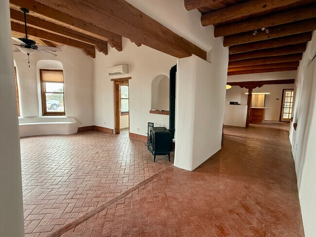 Building Photo - 5 Laughing Raven Rd