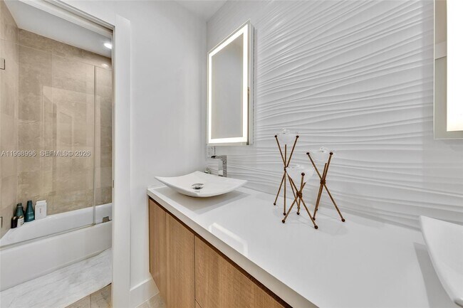 Building Photo - 6917 Collins Ave