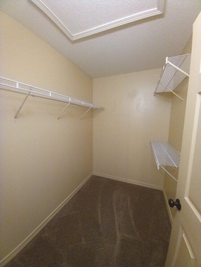 Building Photo - Cute patio home convenient to shopping and much more!