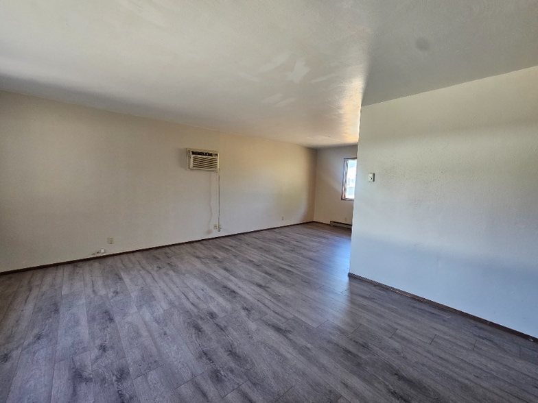 Building Photo - 203 W Larch St